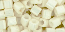 TOHO - Cube 4mm : Opaque-Lustered Navajo White